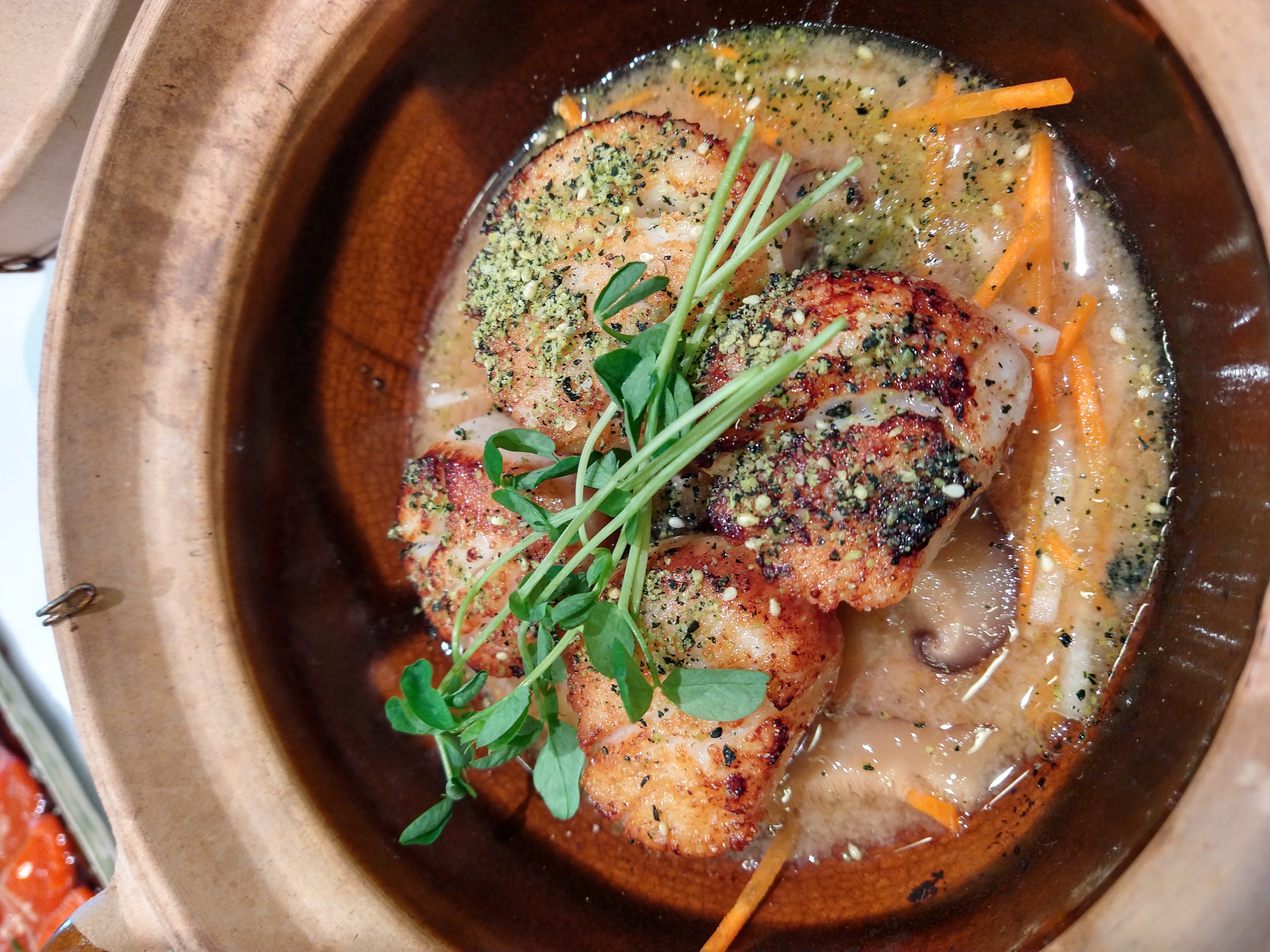 Claypot scallops simmered in ginger broth