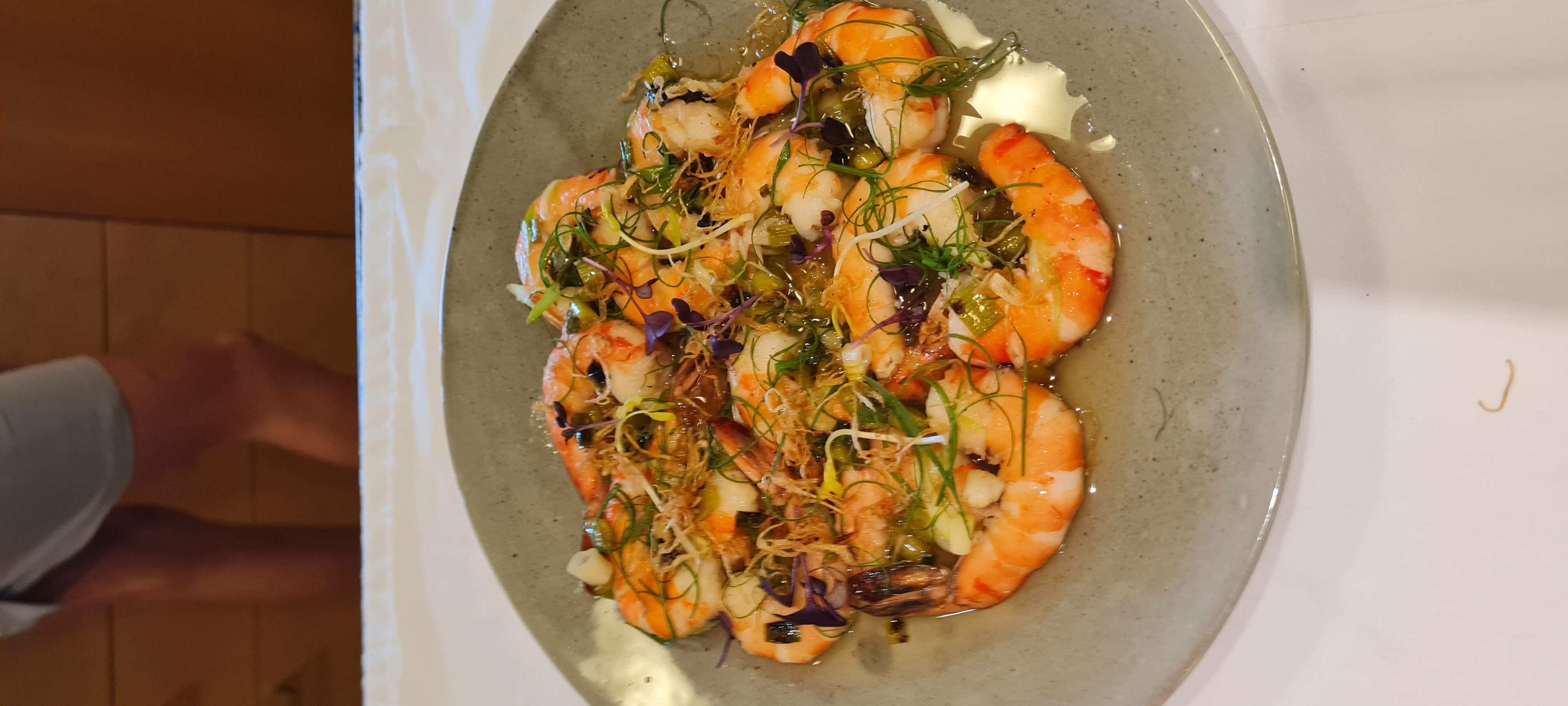 Shrimp with scallion and ginger in a light aromatic sauce